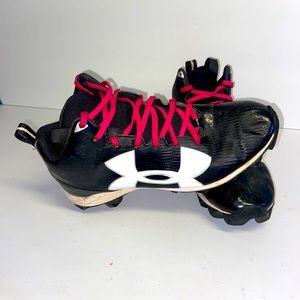 Under armor youth size 6 cleats football, pink laces, black & white.